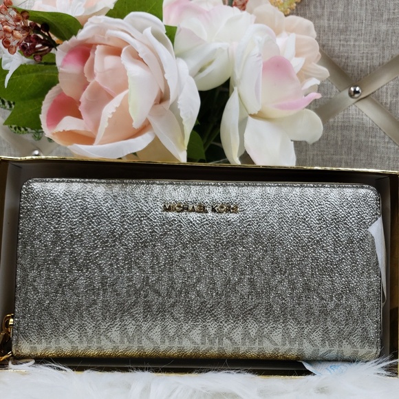 Michael Kors Handbags - ⬇️💛NWT💛Michael Kors Gold Clutch Bag